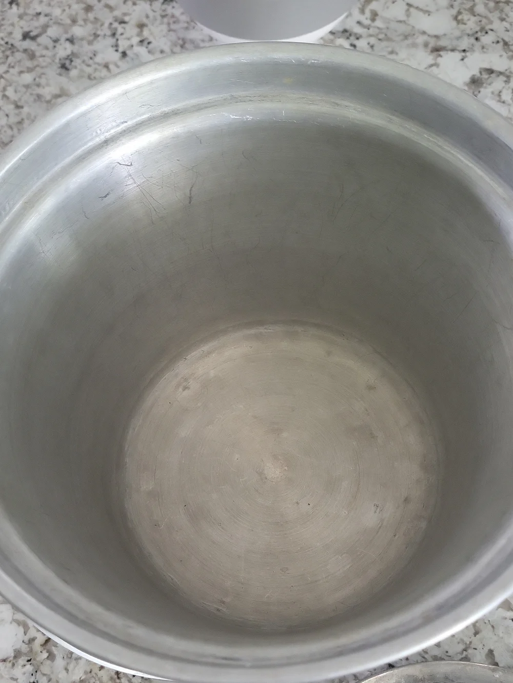 Vintage Silver Aluminum Metal Ice Bucket with Lid.  Unique And Old School.  Cool
